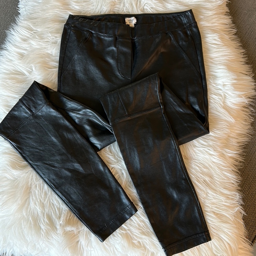 Wilfred Vegan Leather Leggings